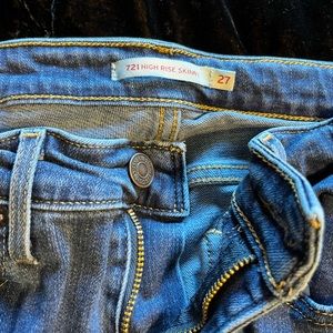 Levi 721 High Rise Jeans